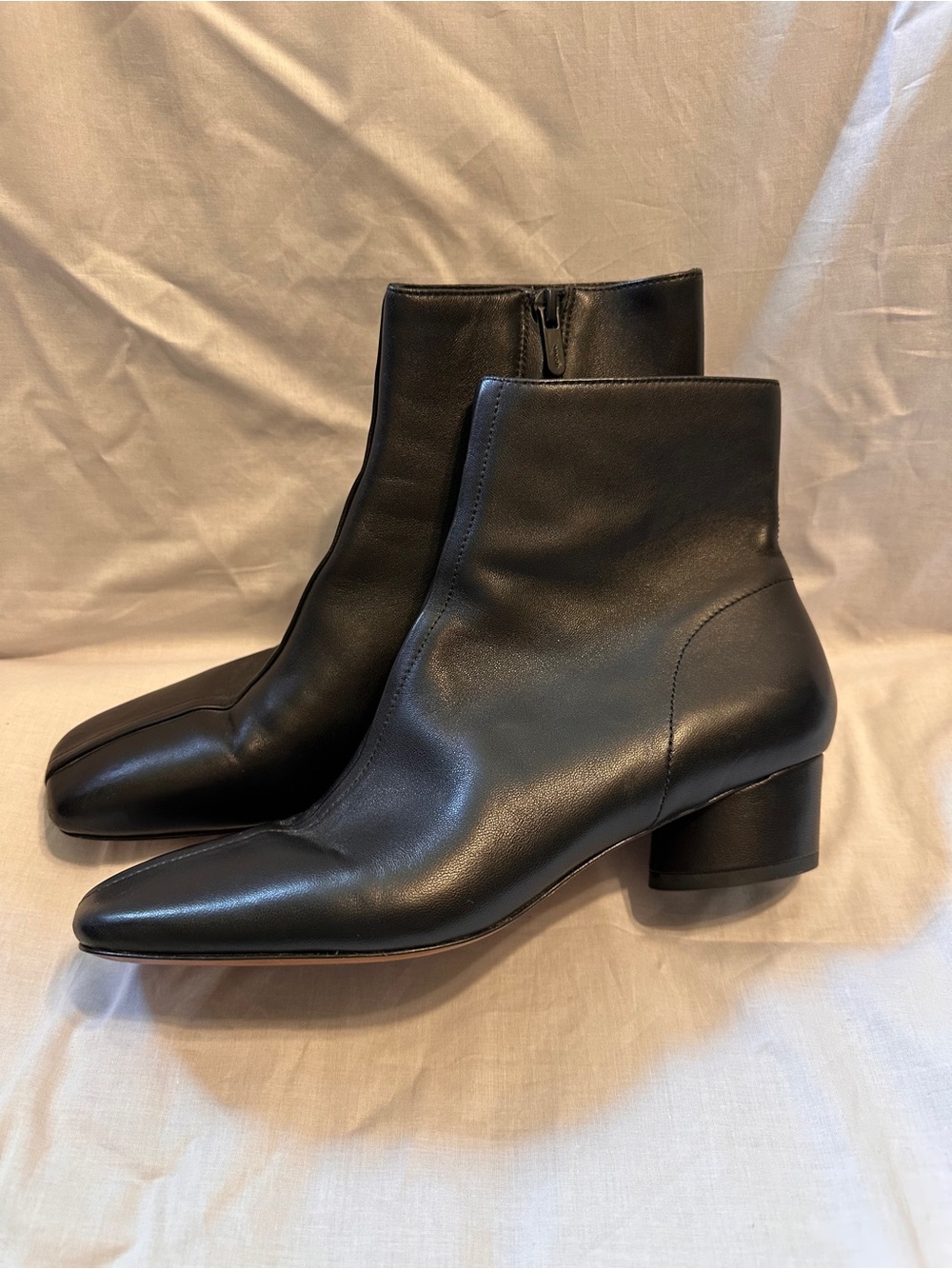 Vince Women's Ravenna Black Square Toe Mid Heel Zip Booties Size 7.5